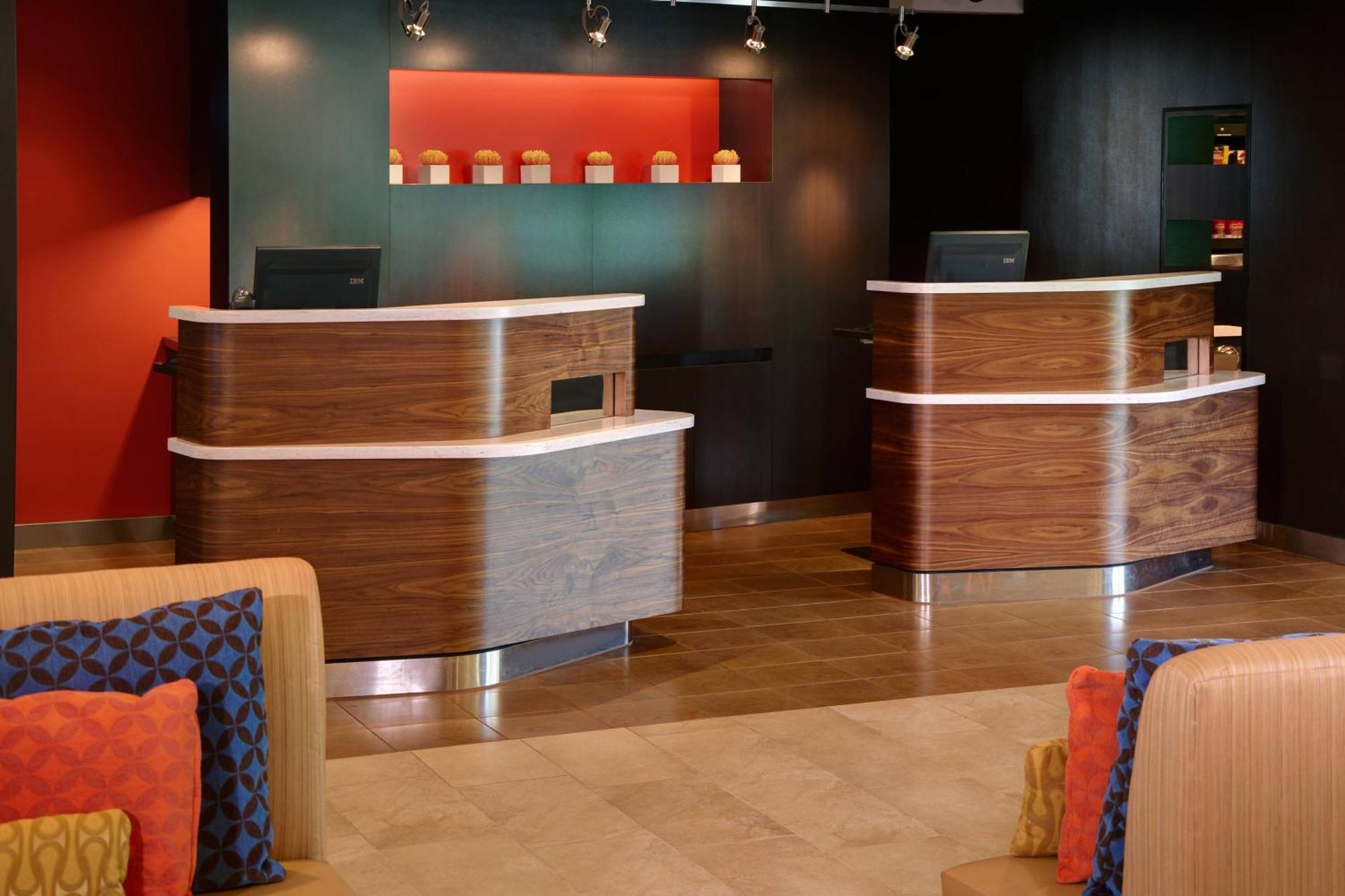 Courtyard By Marriott Lexington North Hotel Interior photo